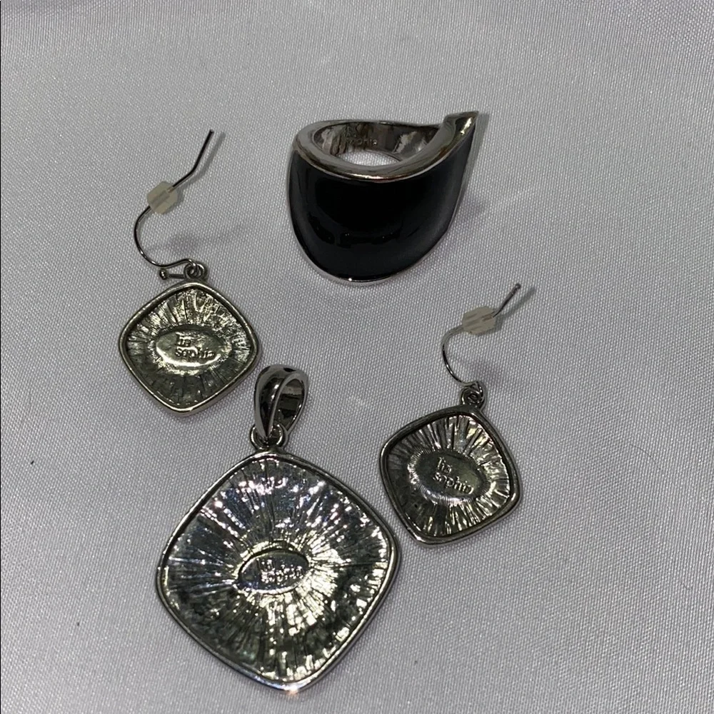 Silver Filigree Earrings with Ornate Design - Picture 4 of 6